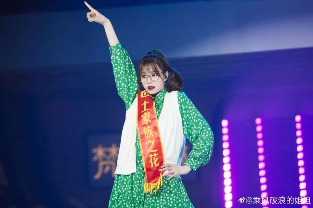 乘风破浪的姐姐|央视点评《乘风破浪的姐姐》，直言对于女明星，这两个字最重要