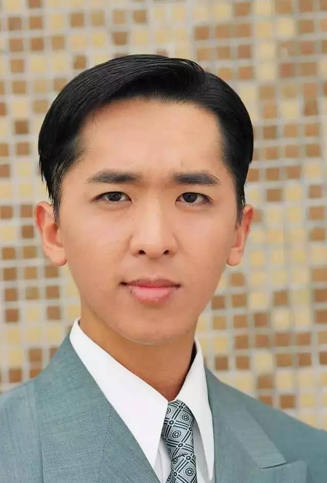 不结婚不生子,家中"藏"2个女友,53岁的邓兆尊又曝新情况