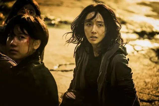 票房|《釜山行2》首映日票房占比超94％，韩国又诞生一部票房爆款！