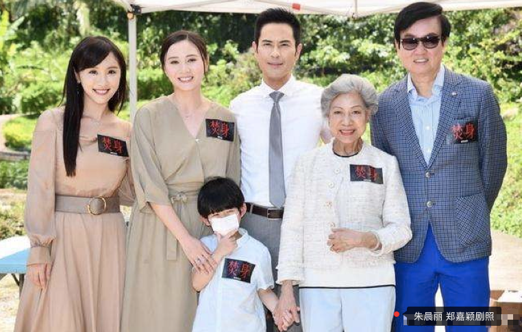 朱晨丽|内地女孩朱晨丽，凭“小陈法拉”标签，摘得港姐冠军，主演TVB大剧