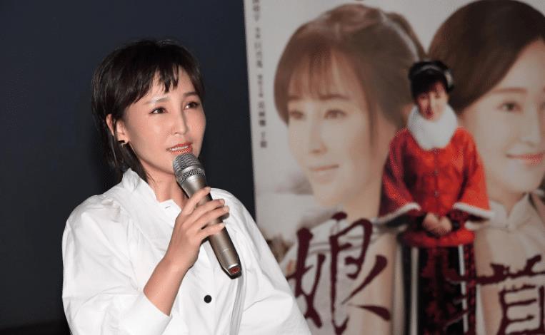 而之前出演《灵魂摆渡·黄泉》中那个美艳的孟婆岳丽娜,在19岁就跟着