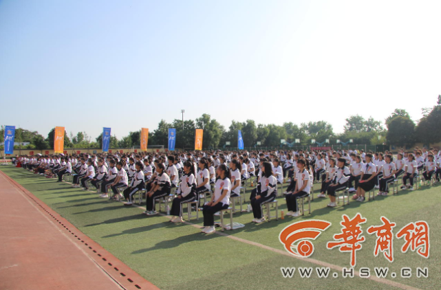 感动的场面长安四中举行2020届毕业典礼暨成人礼仪式