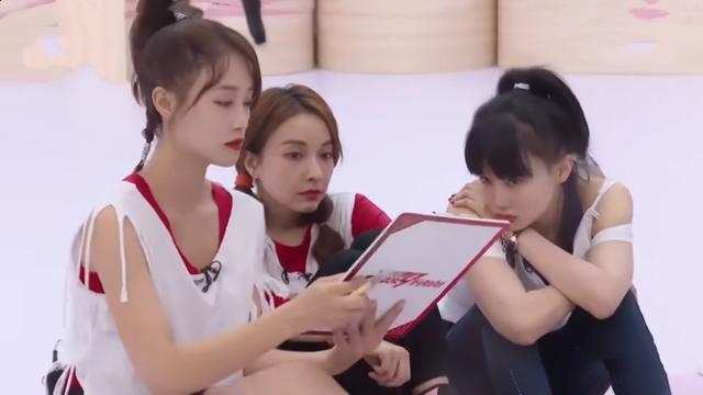 蓝盈莹|《乘风破浪》蓝盈莹黄龄抱团？吴昕哭了白冰落单，果然是精致利己