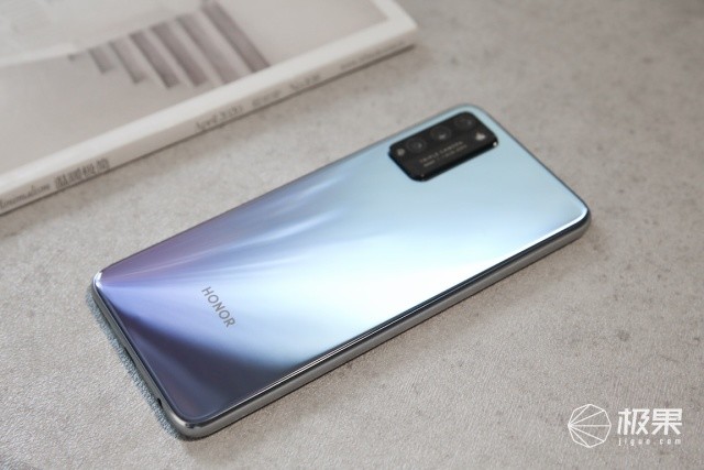 荣耀30青春版图赏9层工艺神级光影1699元的颜值小宇宙