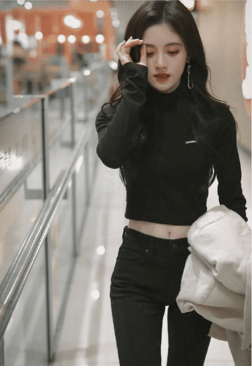 关晓彤露脐装,杨幂露脐装,热巴露脐装,看到鞠婧祎:惊艳了全网