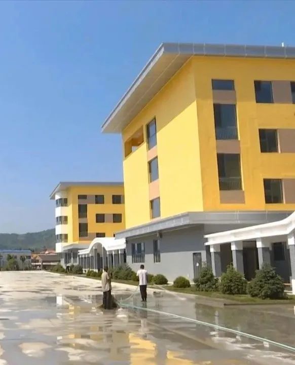 闫营子小学74我现在所在的位置就是正在使用中的闫营子小学,这所