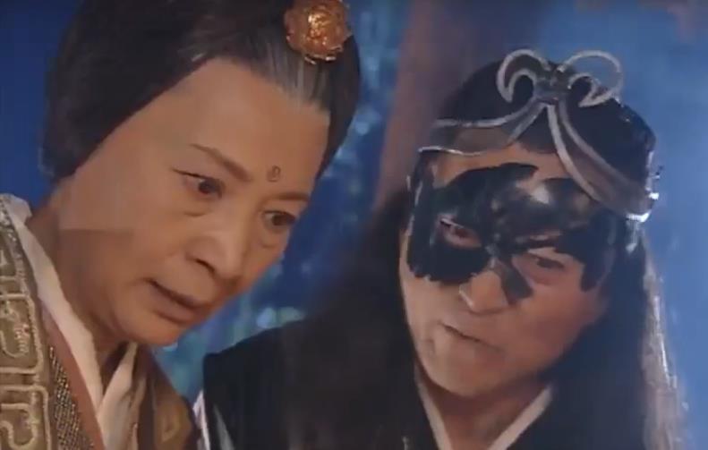 灭绝师太|灭绝师太实力之谜！前后差距判若两人，没了倚天剑却能单挑鹤笔翁