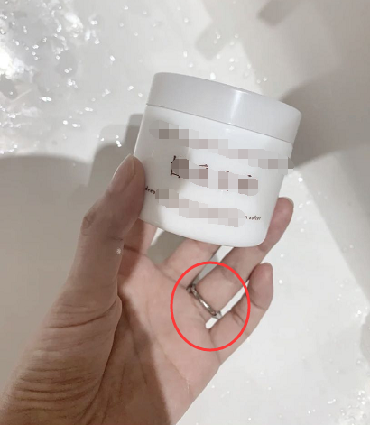范冰冰|范冰冰最新自拍，戴水蜜桃发卡难掩少女心，无名指戒指再引恋情猜忌
