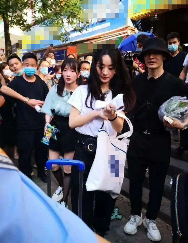 angelababy|黄晓明事业再攀高峰，baby发文有点失望，回应近况一言难尽