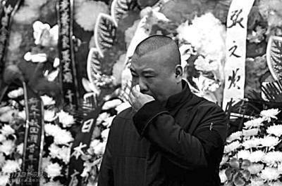 郭德纲|花光积蓄给德云社“垫背”，葬礼上的郭德纲：我看谁死得过张文顺