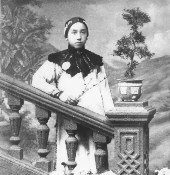 黎姿|娱乐圈第一扶弟魔应该非她莫属吧！