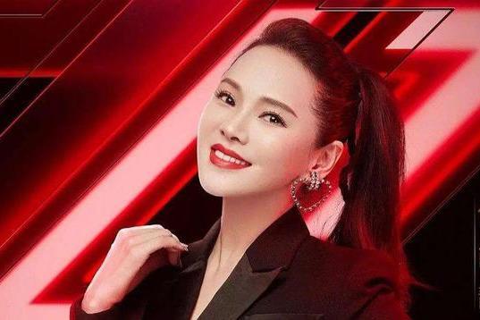 伊能静|王丽坤离开伊能静后变自信，全体导师赞扬，两个静姐人缘差异大