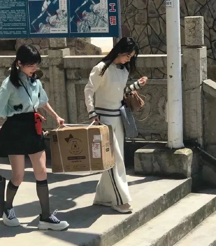 虞书欣|顶替虞书欣拿下顶级资源，芒果台强捧都不红，她到底什么来头？