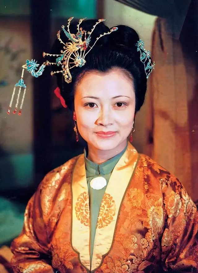 贾珍|韩雪丽：宁国府一年的土地佃租收入高达二千五百两银子，贾珍为何还嫌少？