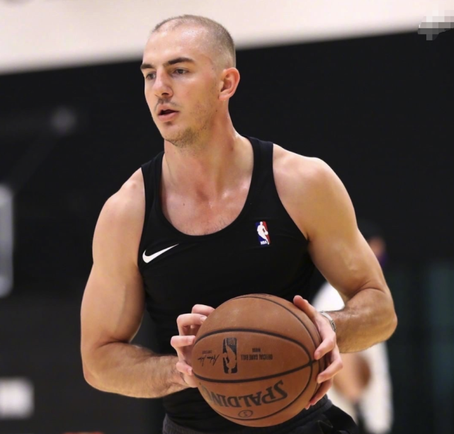 隆多壮了,詹姆斯老了,卡鲁索头发更少了