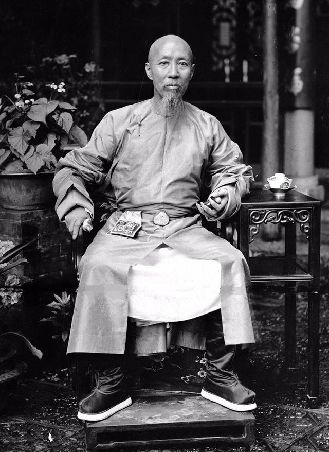 叶赫那拉·瑞麟正担任两广总督,此人曾历任太常寺少卿,内阁学士,礼部