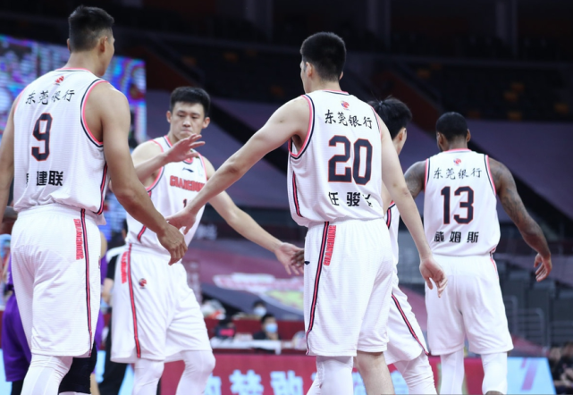 广东队获得21连胜其他球队连胜或连败状况如何第一稳了吗