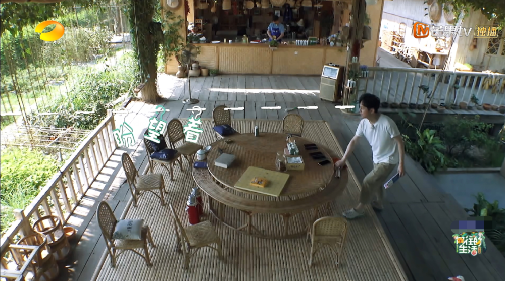 吴昕|《向往4》吴昕曝遭杜华批评，内容被删减，何炅护犊子不怕得罪人