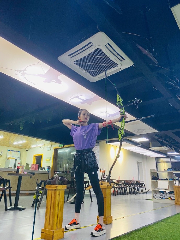 陈小纭|分手传闻后陈小纭发文称赞绿色好看，疑暗示于小彤劈腿两人已分手