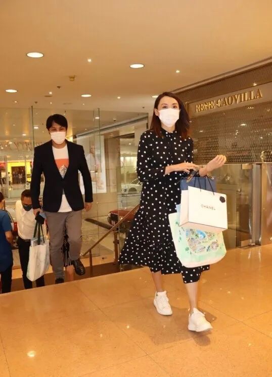 tvb花旦|恭喜！46岁TVB花旦陈炜找到第二春，与男友看新楼盘准备随时闪婚