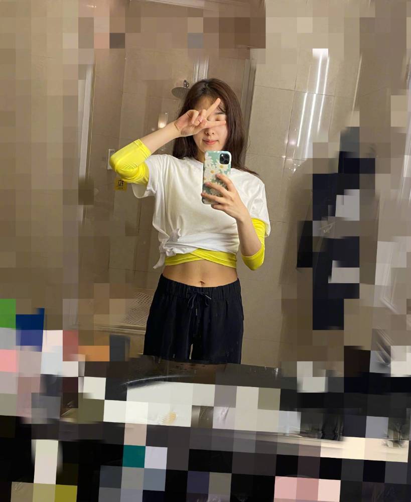 张含韵|张含韵观众喜爱度倒数第一，张含韵节目热度很高了吧，怎么会垫底