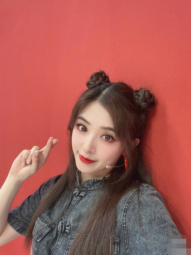 张含韵|张含韵观众喜爱度倒数第一，张含韵节目热度很高了吧，怎么会垫底