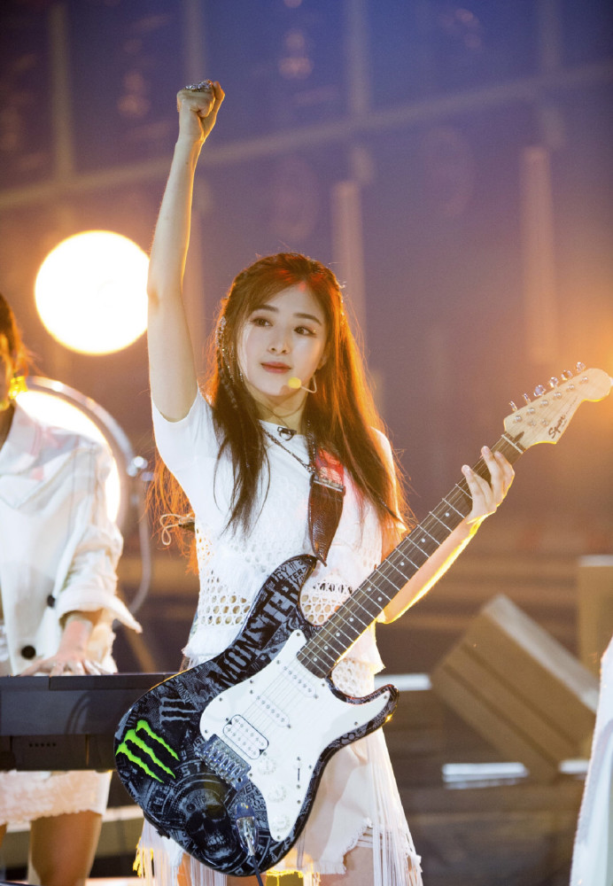 张含韵|张含韵观众喜爱度倒数第一，张含韵节目热度很高了吧，怎么会垫底