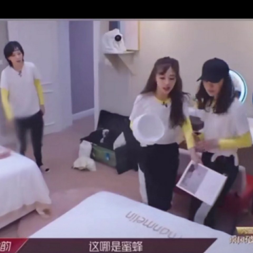 张含韵|张含韵观众喜爱度倒数第一，张含韵节目热度很高了吧，怎么会垫底