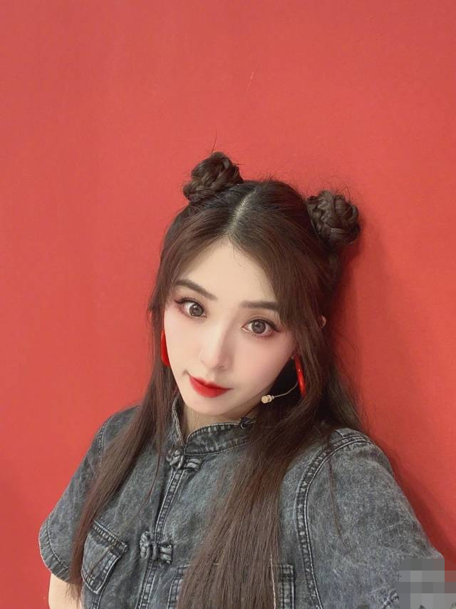 张含韵|张含韵观众喜爱度倒数第一，张含韵节目热度很高了吧，怎么会垫底