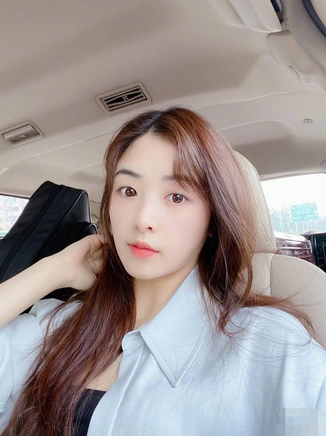 张含韵|张含韵观众喜爱度倒数第一，张含韵节目热度很高了吧，怎么会垫底