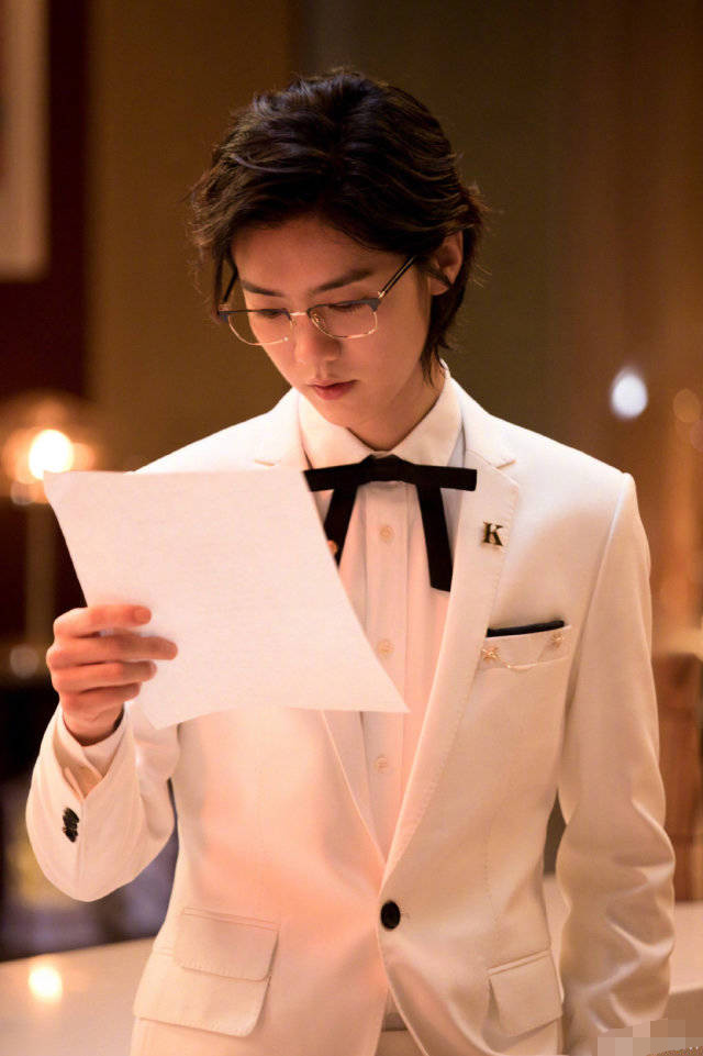 鹿晗|作为制作人的鹿晗出新歌啦 和黄子韬合作的敏感，鹿晗真的太强了