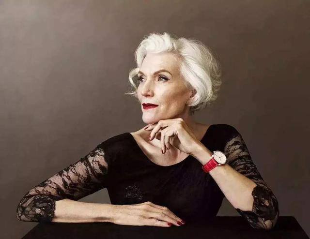 邓文迪|邓文迪进军直播界，想做网红？默多克给的钱还不够花？