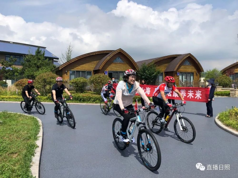 今天的日照太美了市領導與大家一起騎行健步綠道