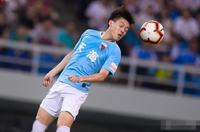 1989年6月28日出生的张诚,是土生土长的天津球员,身高1米80,体重70