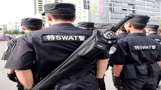 身背"大宝剑",手持狼牙棒,中国武警为何爱上这些冷兵器?