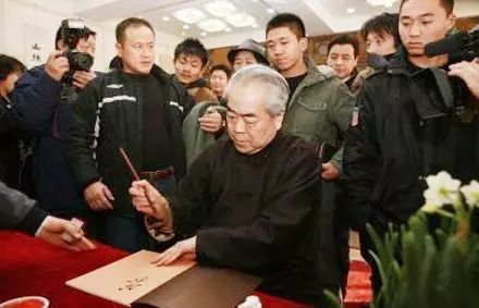 范曾|范曾写的字能称为书法吗？能登大雅之堂吗？