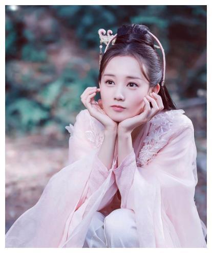 李一桐|“当红花旦”李一桐成名记