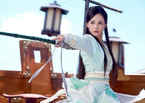 李一桐|“当红花旦”李一桐成名记