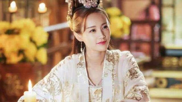 李一桐|“当红花旦”李一桐成名记