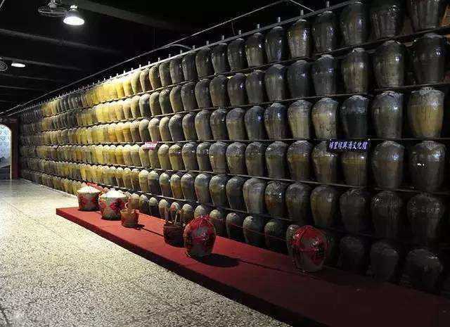 2亿元,但是秦池酒一年的净利润也只有1亿多,不过此时的姬长孔已经顾不