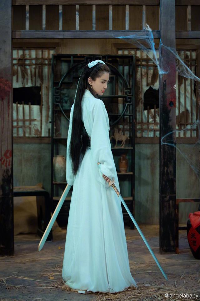 angelababy|angelababy行程取消，引部分粉丝不满 怪罪小海绵是不是太苛刻？