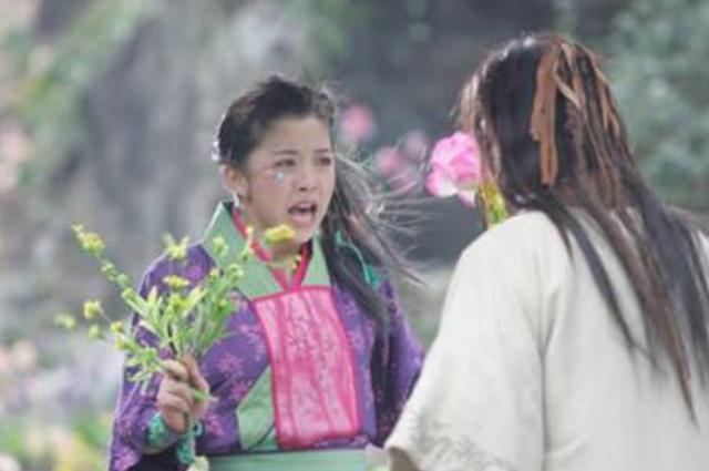 黄小蕾|“傻姑”黄小蕾肚大如箩，疑似官宣二胎？39岁素面朝天，发量堪忧