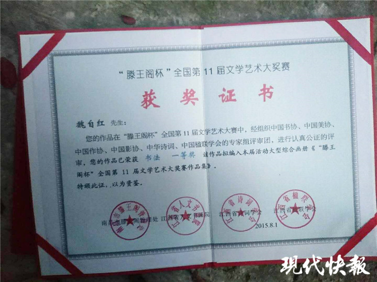 书法|南京瓜摊“书法家”：卖瓜十几年就爱写书法，曾获全国大赛一等奖