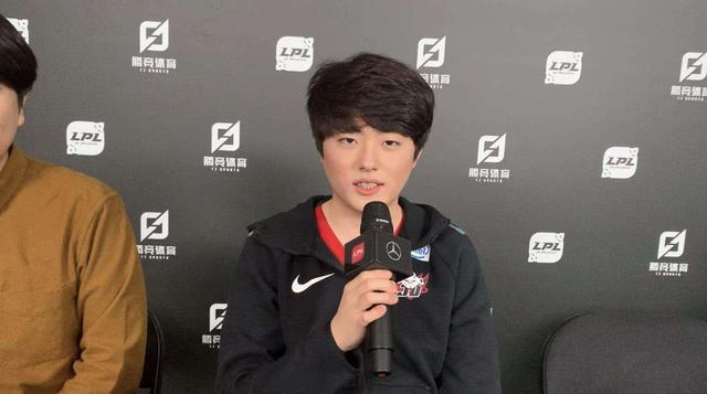 jdg重回四皇之位,loken功不可没,余霜却想挖坑给他跳