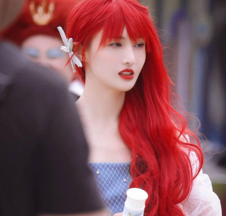 郑爽|郑爽扮演迪士尼公主，看到她生图下的腿后，不再羡慕女明星的身材了