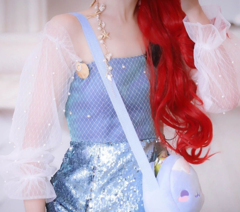 郑爽|郑爽扮演迪士尼公主，看到她生图下的腿后，不再羡慕女明星的身材了