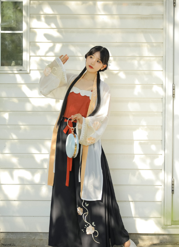 宋裤是所有形制的汉服中为数不多的裤装,相对于裙装来说,裤装要更加