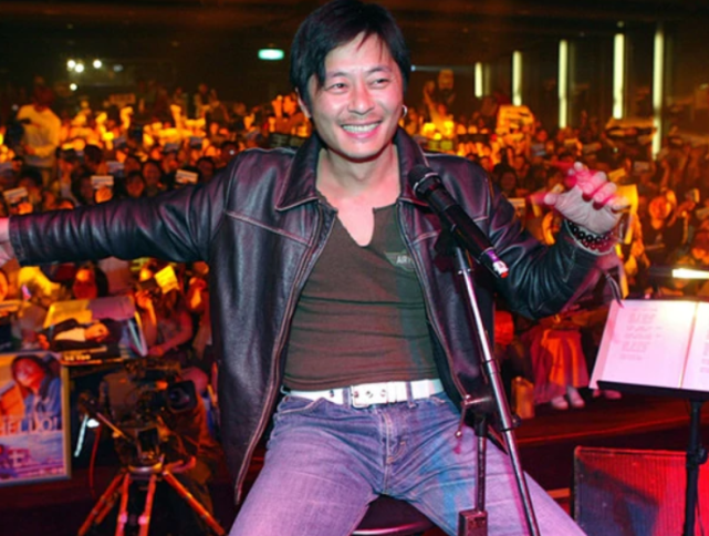 台媒曝王杰曾恋上当红女歌手却被天王挖墙脚陷入纠结四角恋