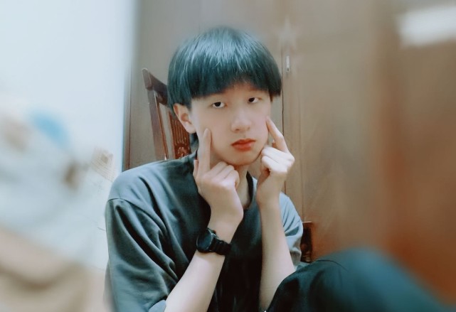 而该名女职员曾发表声明否认与莫文轩恋爱,更对网友的夸张传言表达了