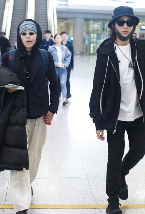 窦靖童|窦靖童穿黑衣配迷你墨镜，像“玄学先生”，王菲确定生的是女儿？